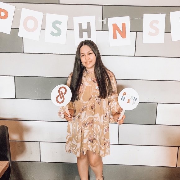 Meet your Posher, Danee - Picture 2 of 7